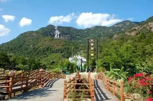 金秋出游泡温泉,南昆山畔空气鲜 入住三英温泉度假酒店,无限次泡温泉 住中国风客房 双自助早 周边景点多,玩乐好去处