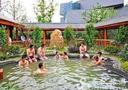 恐龙谷温泉旅游 穿越侏罗纪的温暖之旅